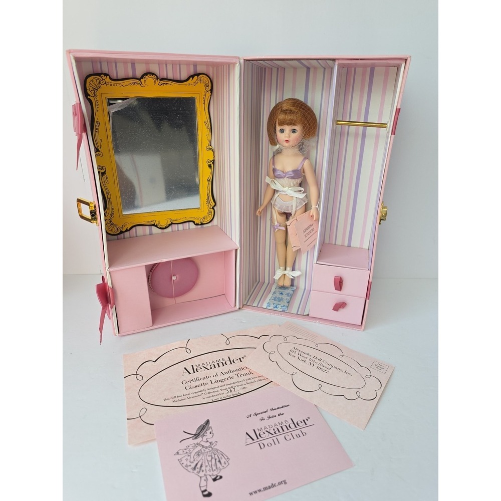 Madame Alexander Cissette Lingerie Trunk great cond!!‎ accs still sealed! 10"